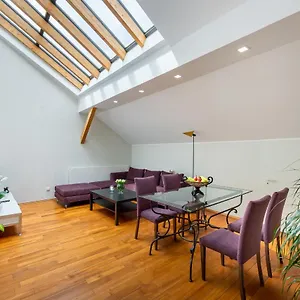 Almandine Apartmanhotel